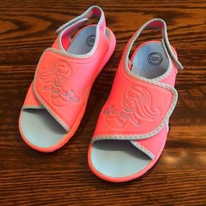 Girls lightly used sandals toddler 11-12